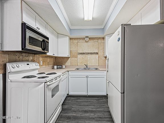 5th image of 3914 TOREADOR Court #6