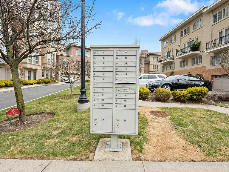 200 Laird Ave #101 — Photo 26