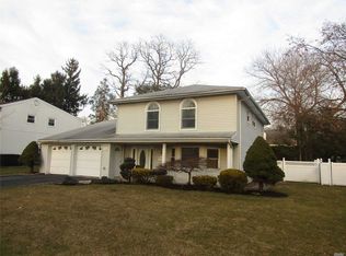 76 Cherrywood Dr, New Hyde Park, NY 11040