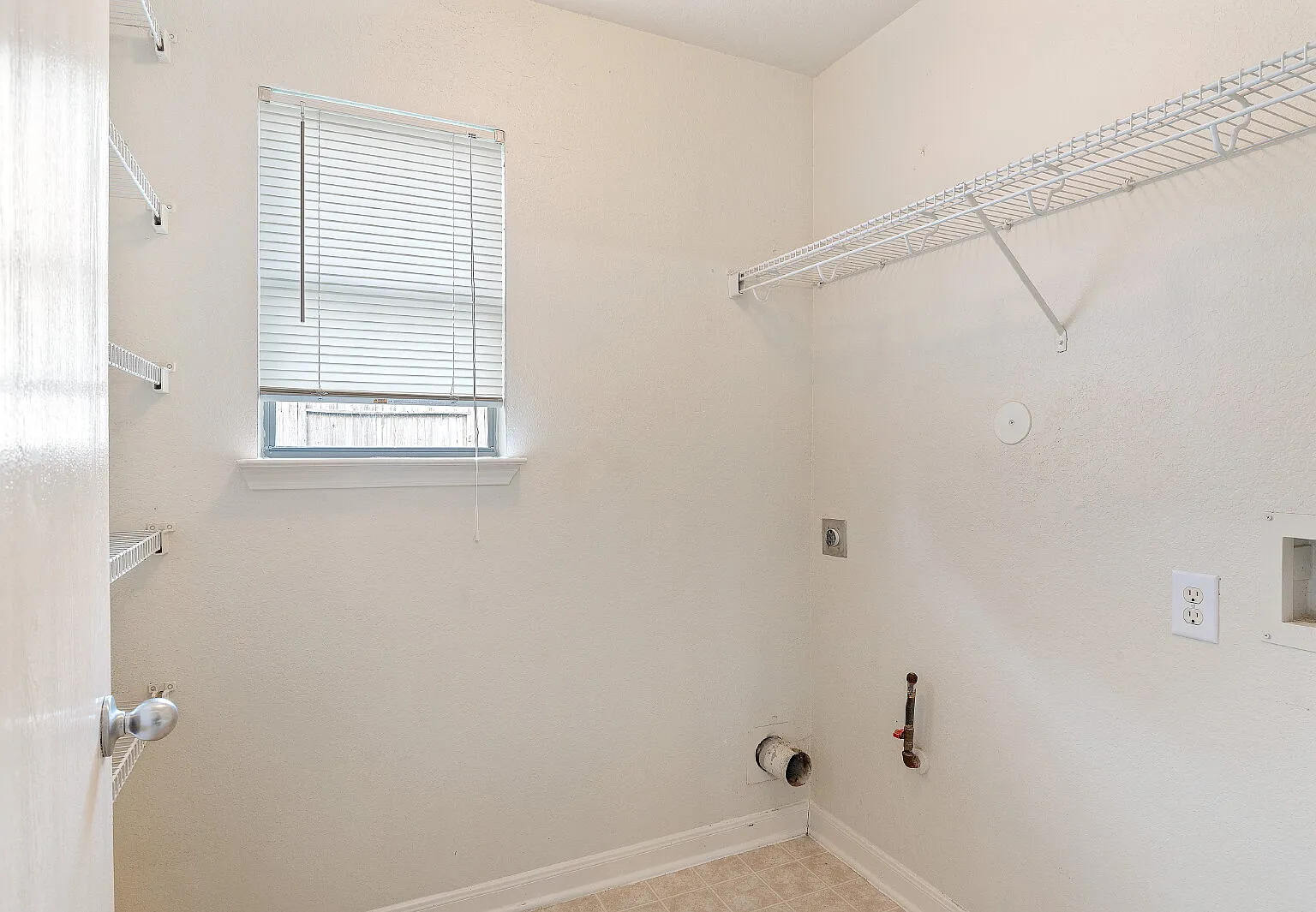 3 bed, 2.0 bath, 1445 sqft, $1,750 — Photo 1
