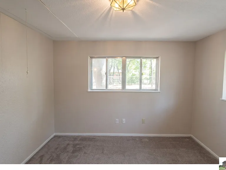 409 Oak St — Photo 4
