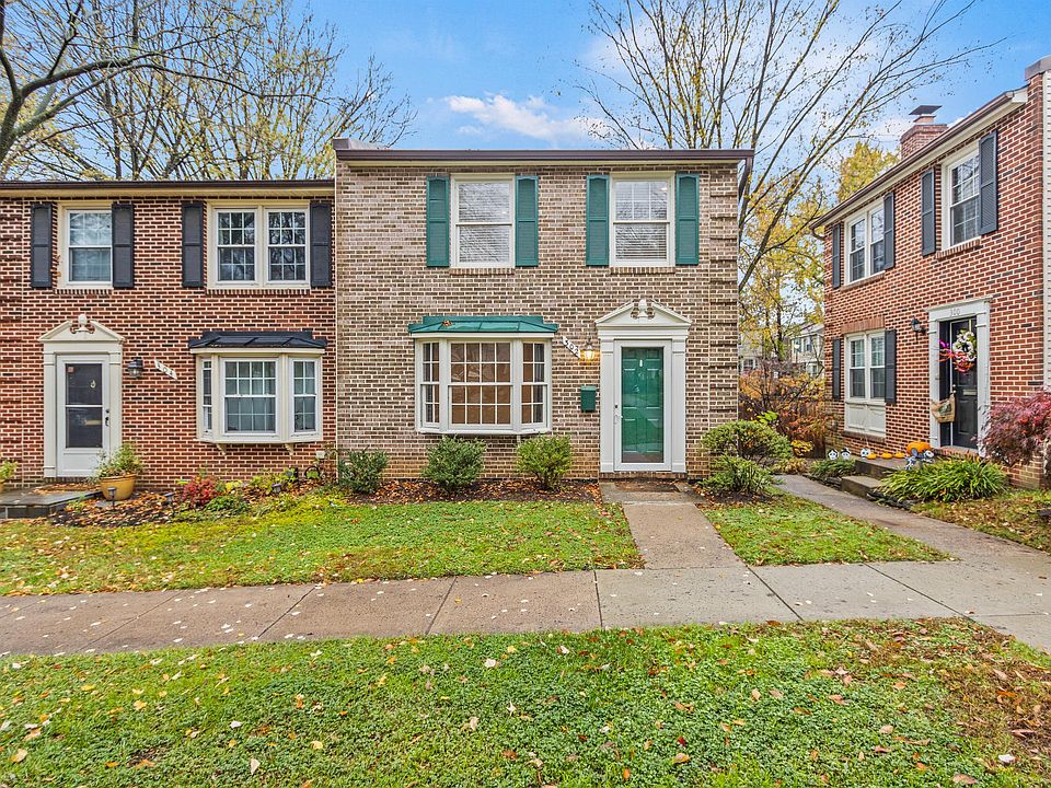 1st image of 302 Gundry Dr