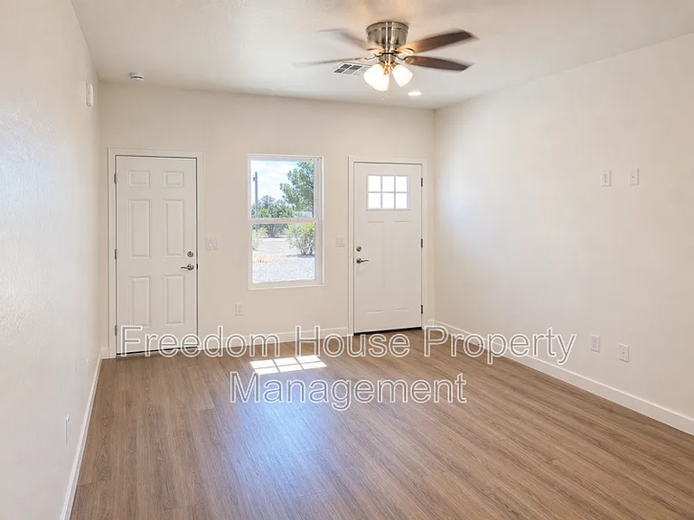 1701 Sycamore Ave #A — Photo 3
