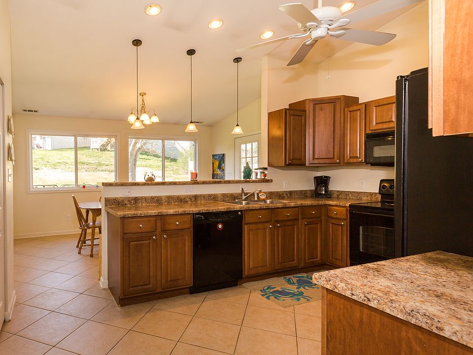 Gorgeous vaulted kitchen!