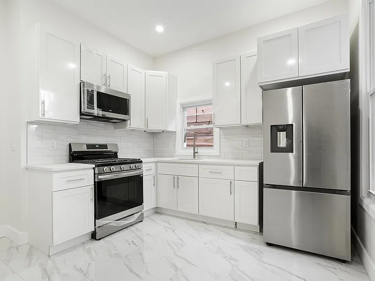 1102 Central Ave #1 — Photo 4