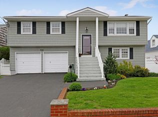 926 S Long Beach Ave, Freeport, NY 11520