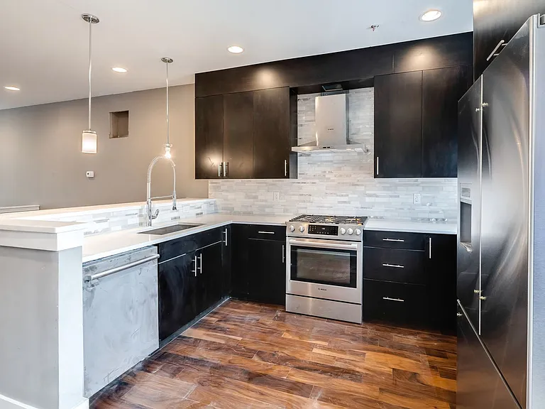 702-12 N Front St #7 — Photo 16