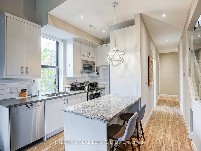 50 Russell St #2 — Photo 10