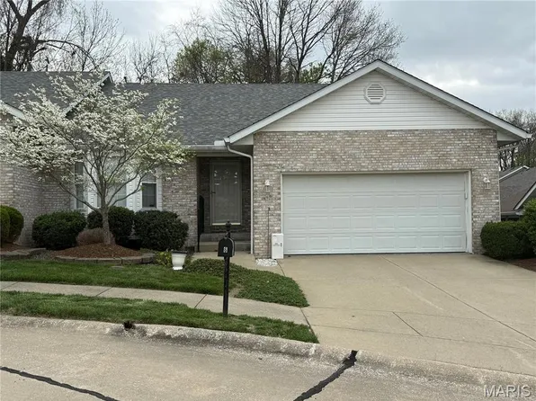 6 Huntington Ct, Collinsville, IL 62234