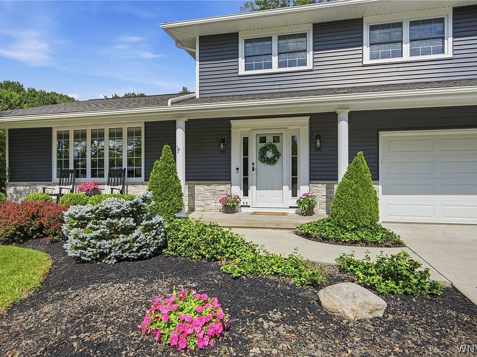 1st image of 11 Rolling Hills Dr