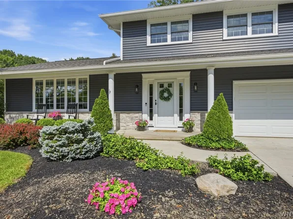 11 Rolling Hills Dr, Orchard Park, NY 14127