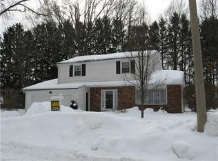 5026 Robinhood Ln, Erie, PA 16509