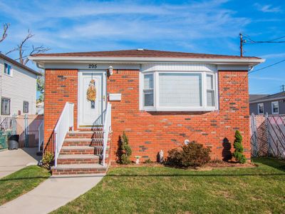 295 Lamport Blvd, Staten Island, NY, 10305