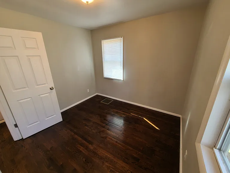 W 22nd Ter — Photo 9
