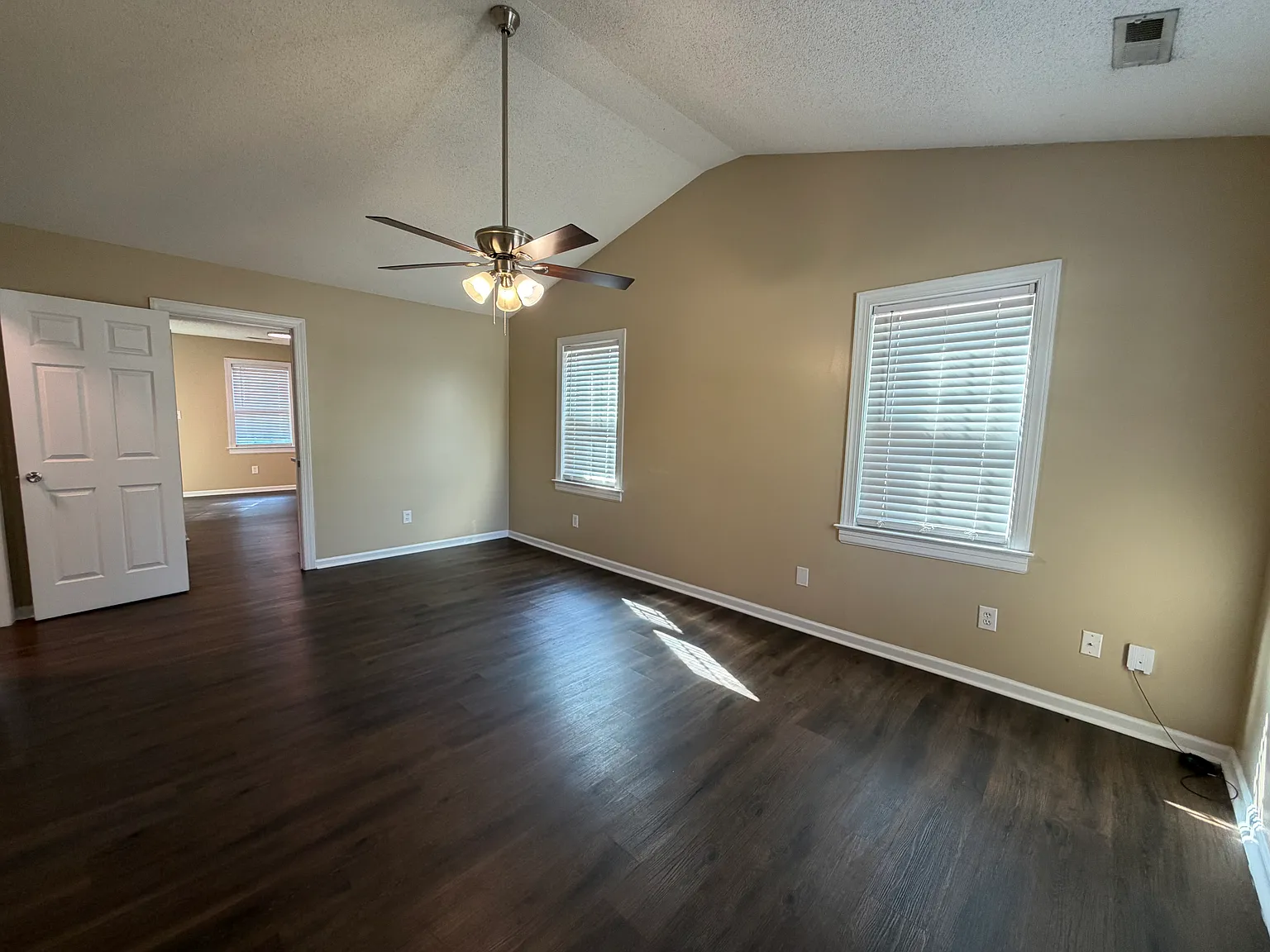 2 bed, 1.5 bath, 900 sqft, $1,125 — Photo 1
