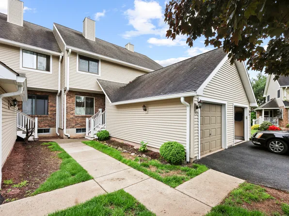 271 Foxboro Drive #271, Newington, CT 06111