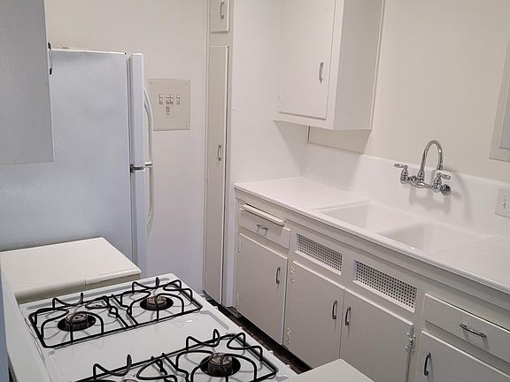 4th image of 3731 Mentone Ave APT 13