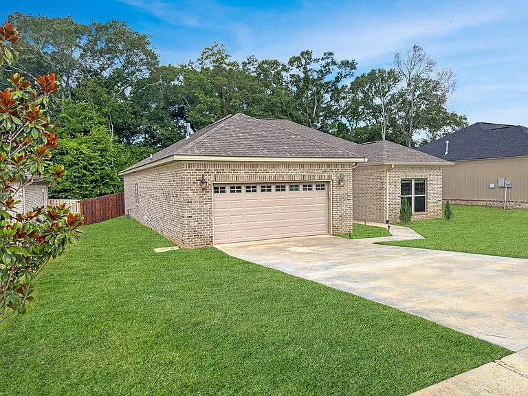 208 Savannah Dr — Photo 29