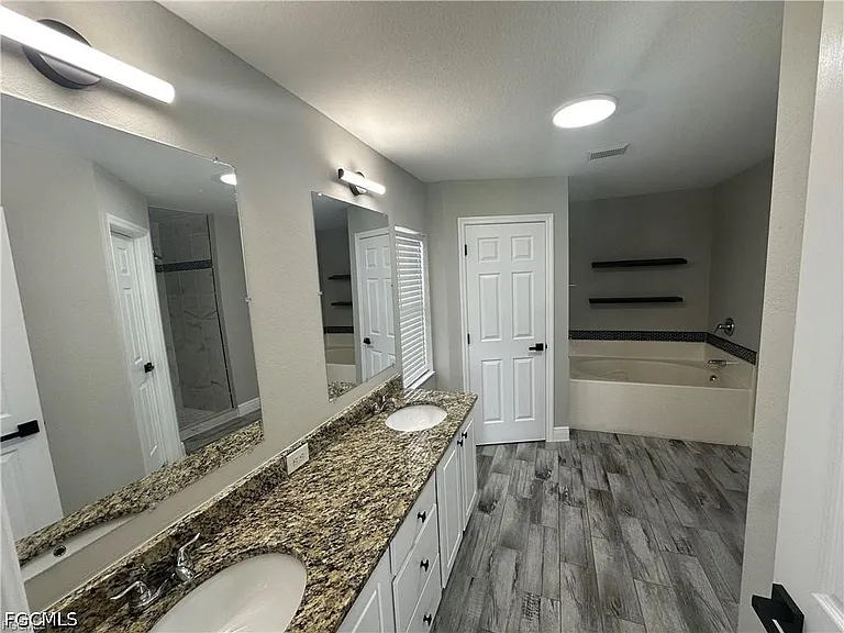 1518 NE 43rd Ln — Photo 13