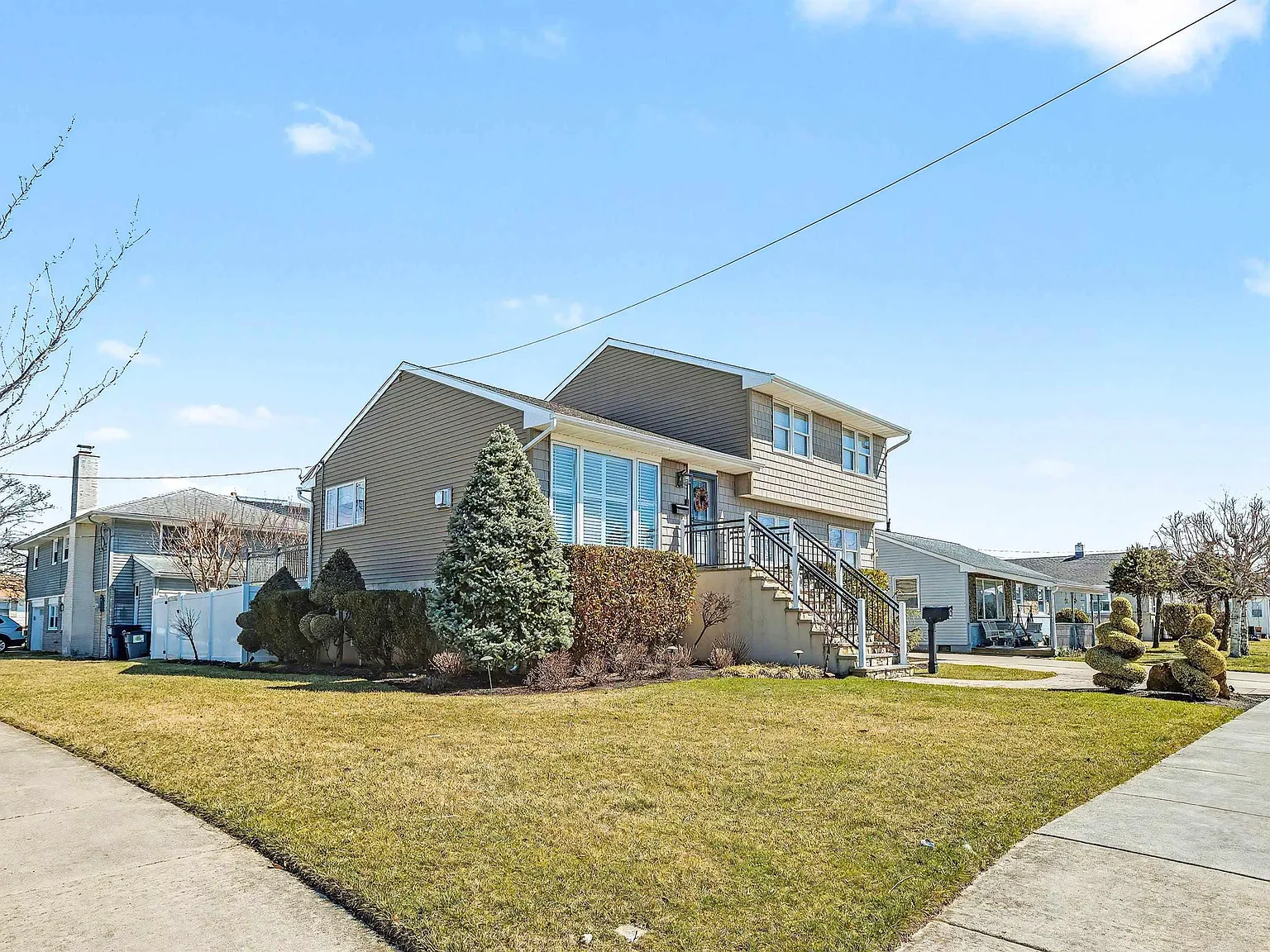 4 bed, 2.0 bath, $12,000 — Photo 2