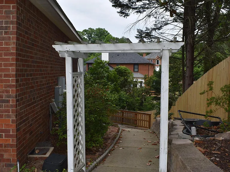 269 Foxfire Ct — Photo 35