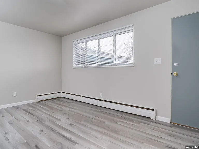 1004 Main St. — Photo 5