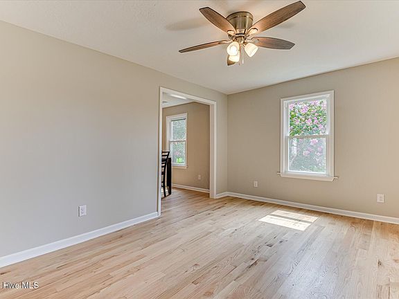 4th image of 1813 Mcdowell Street