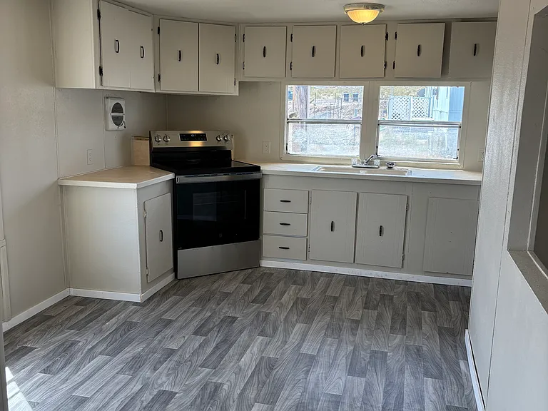 817 Sky Rd — Photo 7