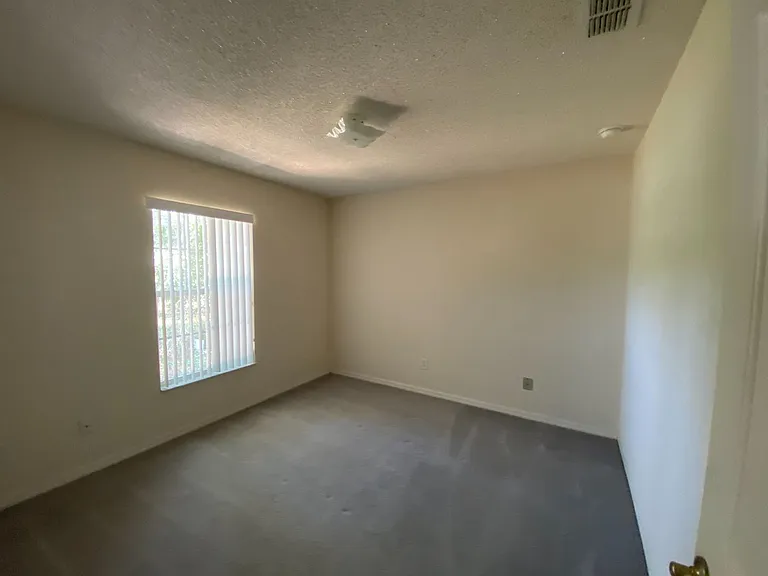 15980 SW 27th Avenue Rd — Photo 19