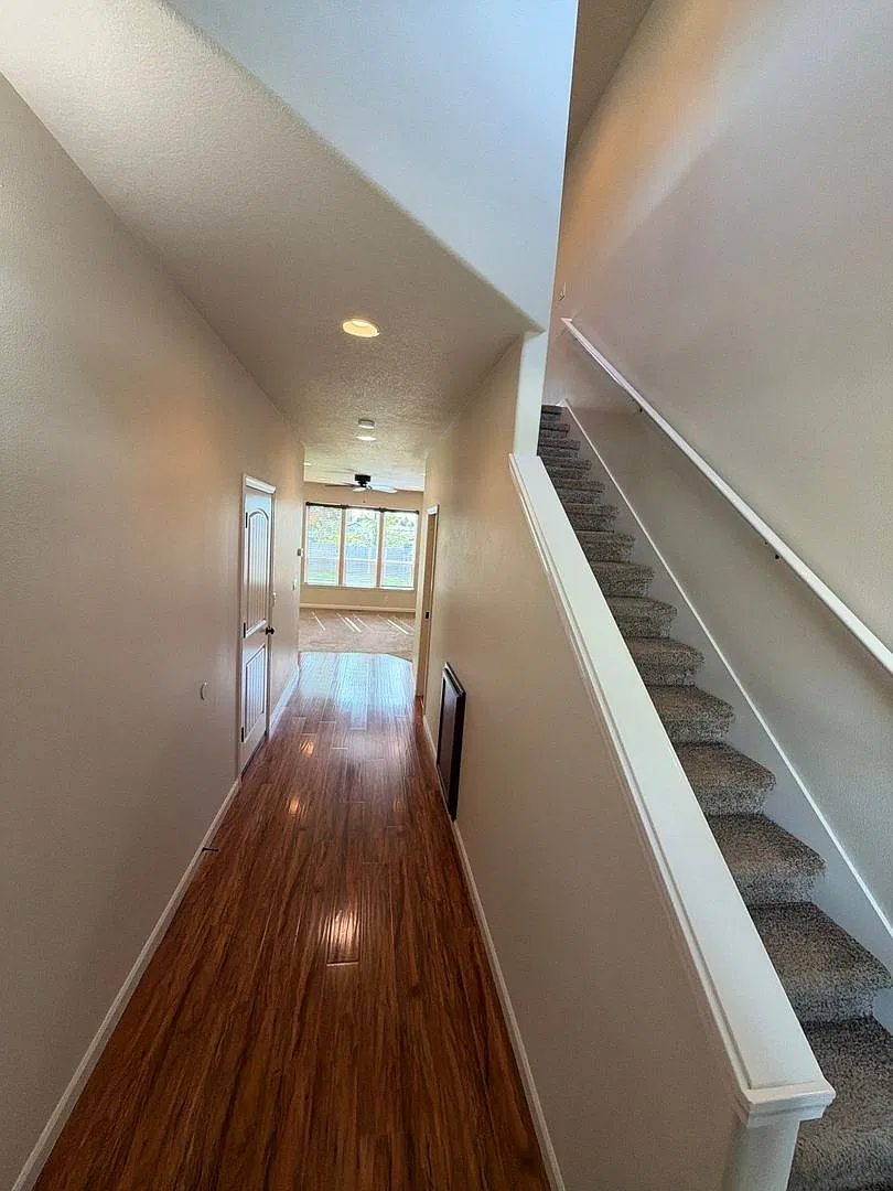 3 bed, 3.0 bath, 1500 sqft, $2,250 — Photo 2
