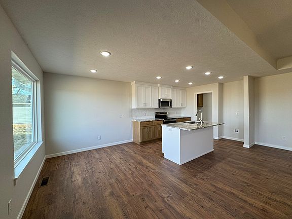 5th image of 355 Division Street