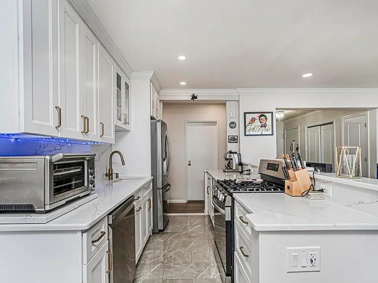 350 Richmond Ter #3RENT — Photo 4