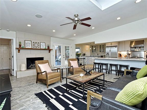 5th image of 4107 Tablerock Dr