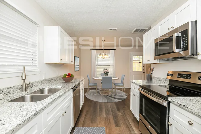 623 Allencrest Dr — Photo 3