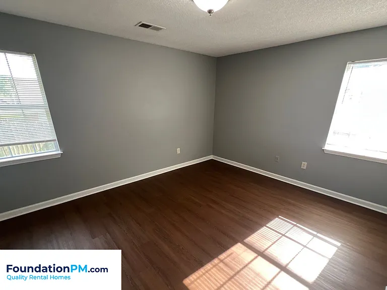 4529 Longtree Ave — Photo 10