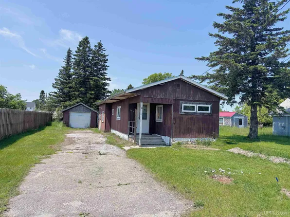 345 N Maple St, Manistique, MI 49854
