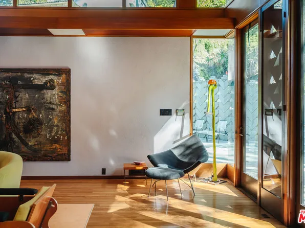 7017 Senalda Rd, Los Angeles, CA 90068