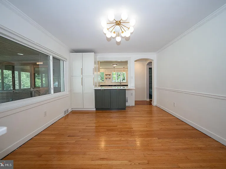 353 S Old Middletown Rd — Photo 10