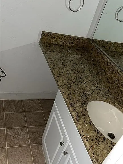 2855 Winkler Ave #109 — Photo 6
