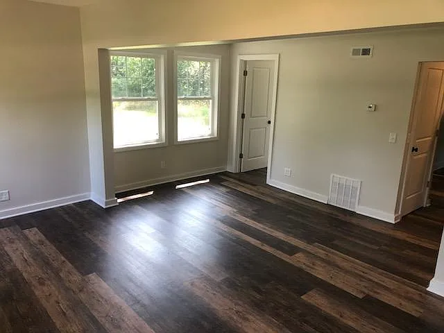 3305 S Woods Ave — Photo 14