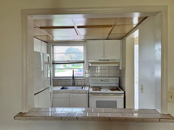 3rd image of 2851 E Golf Boulevard #105