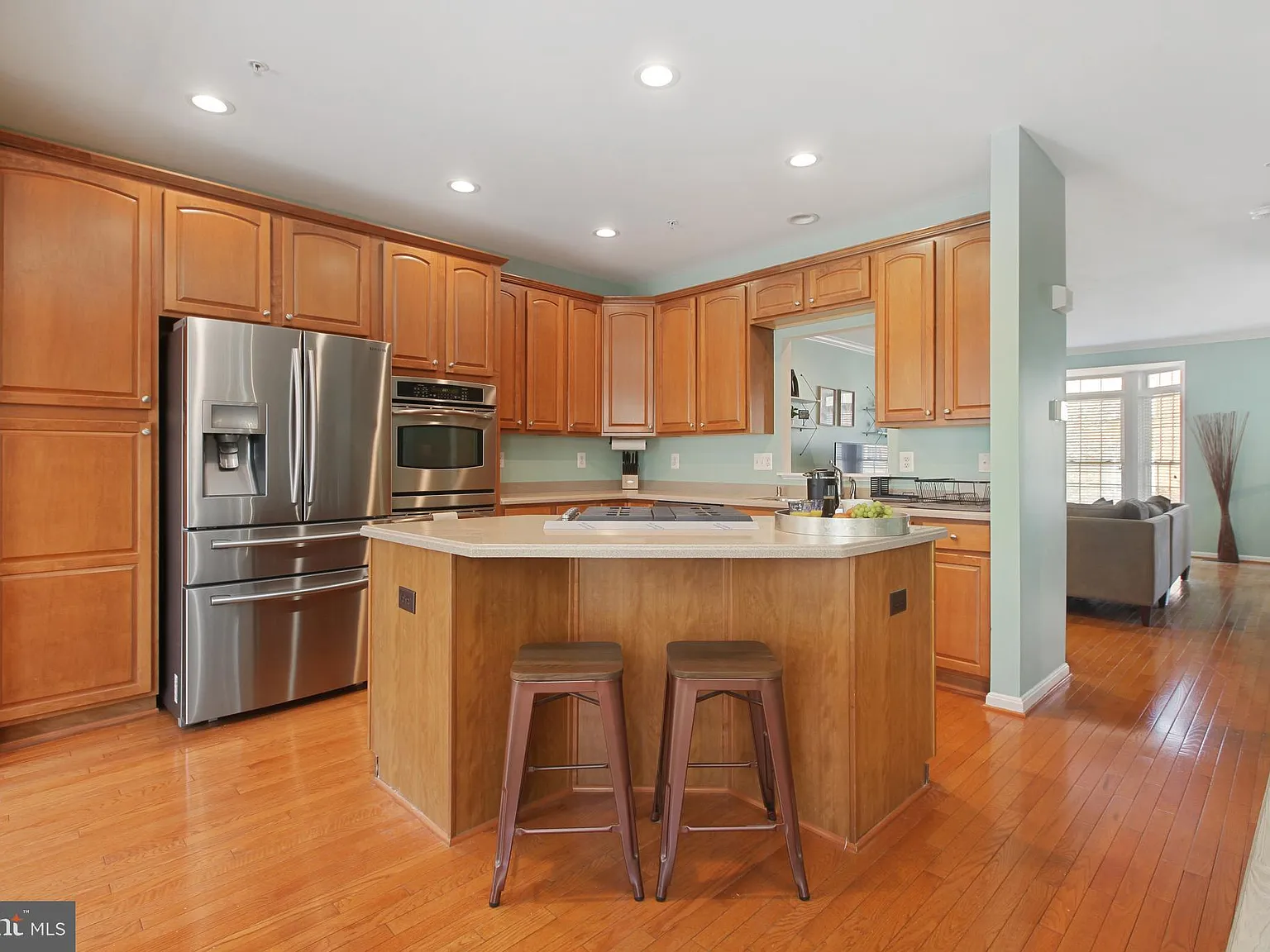 4 bed, 3.5 bath, 2316 sqft, $7,500 — Photo 4