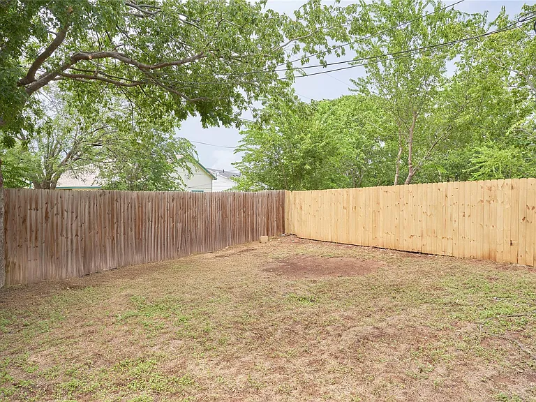 508 Gregory Ct — Photo 11
