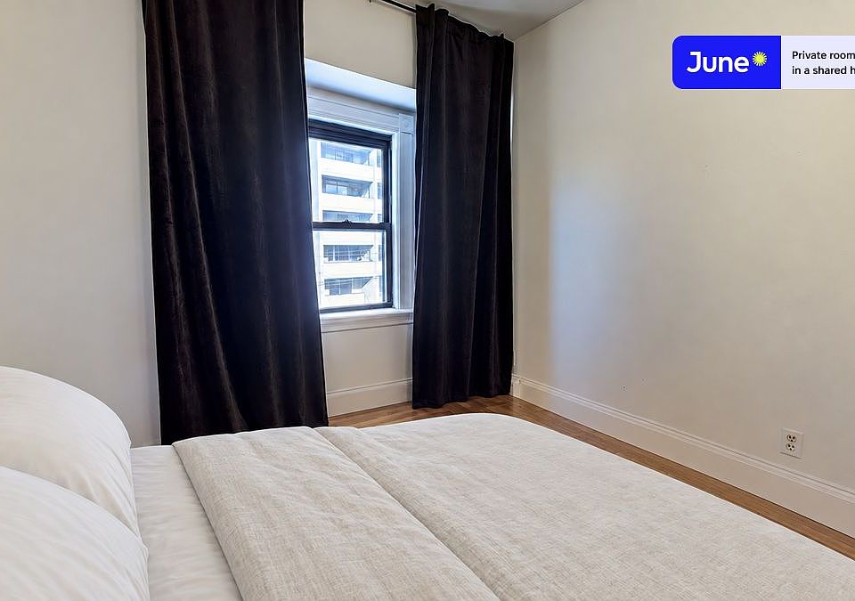 1st image of 132 Chiswick Rd #2B