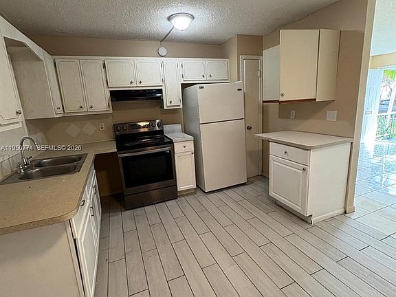 3rd image of 6311 SW 8th St