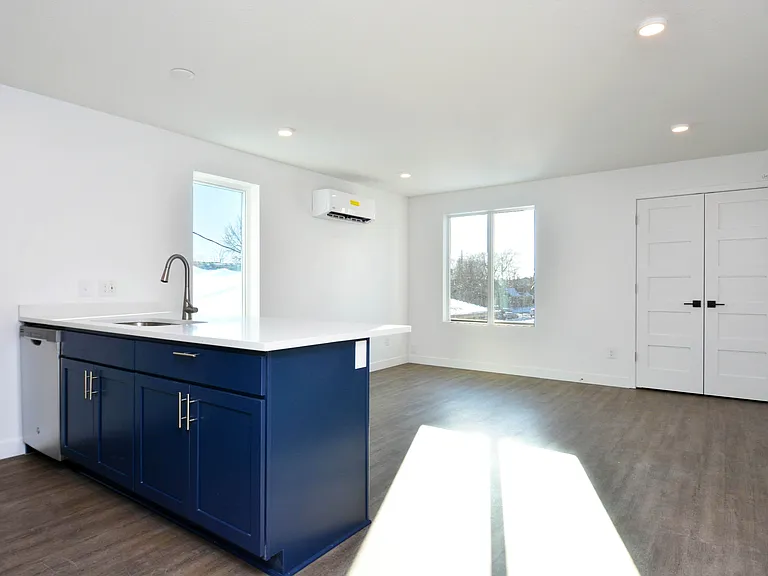 2909 Grand St NE #2 — Photo 6