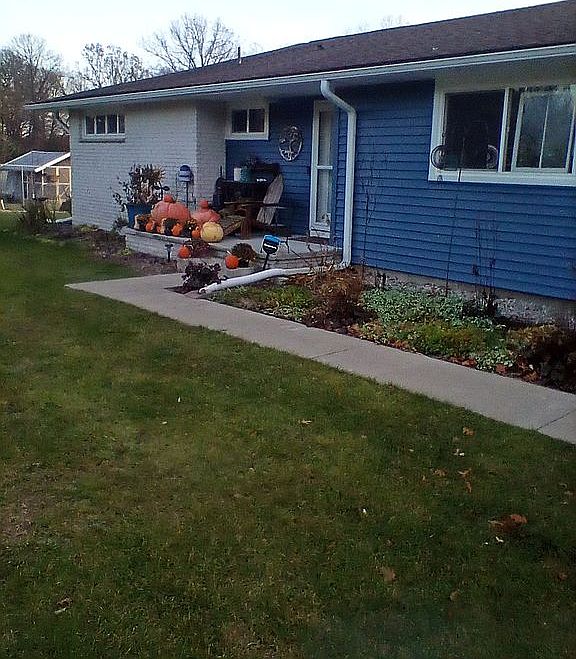 2nd image of 2883 Beamish Rd
