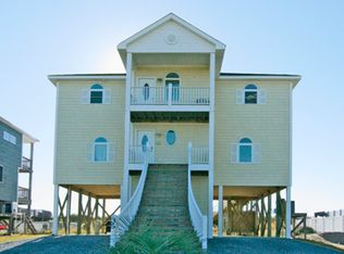 35 Porpoise Pl, North Topsail Beach, NC 28460