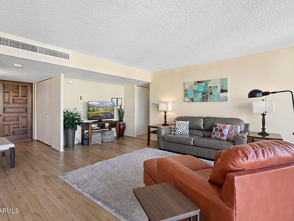 5th image of 2323 N CENTRAL Avenue #205
