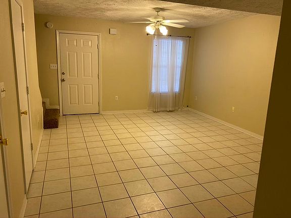 3rd image of 49 Chatelaine Cir SE